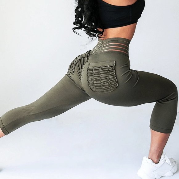 Sexy Army Green Scrunch Back Capri Leggings. - Picture 3 of 6